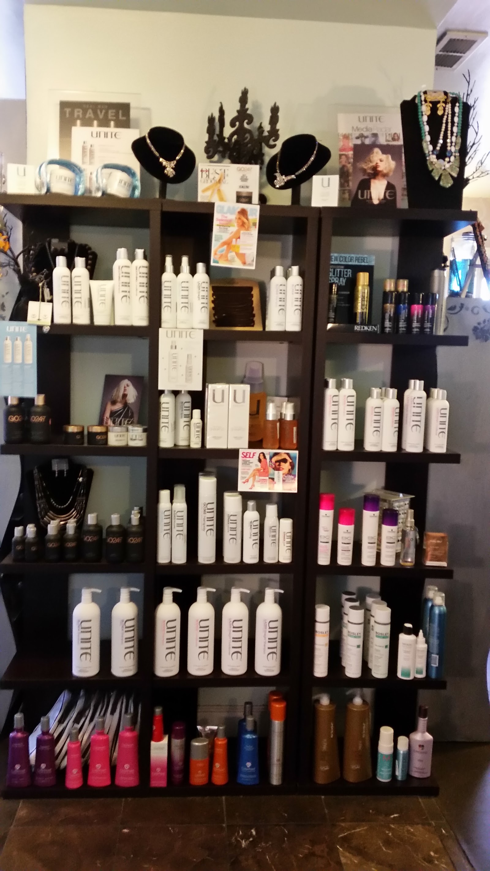 Chez Elle Salon & Spa nail photo 6